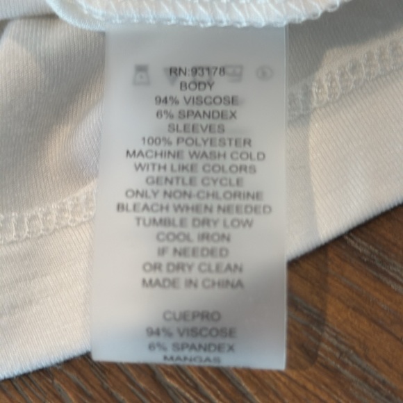 Elie Tahari Pleated Sleeve Top. Size L - Picture 10 of 10